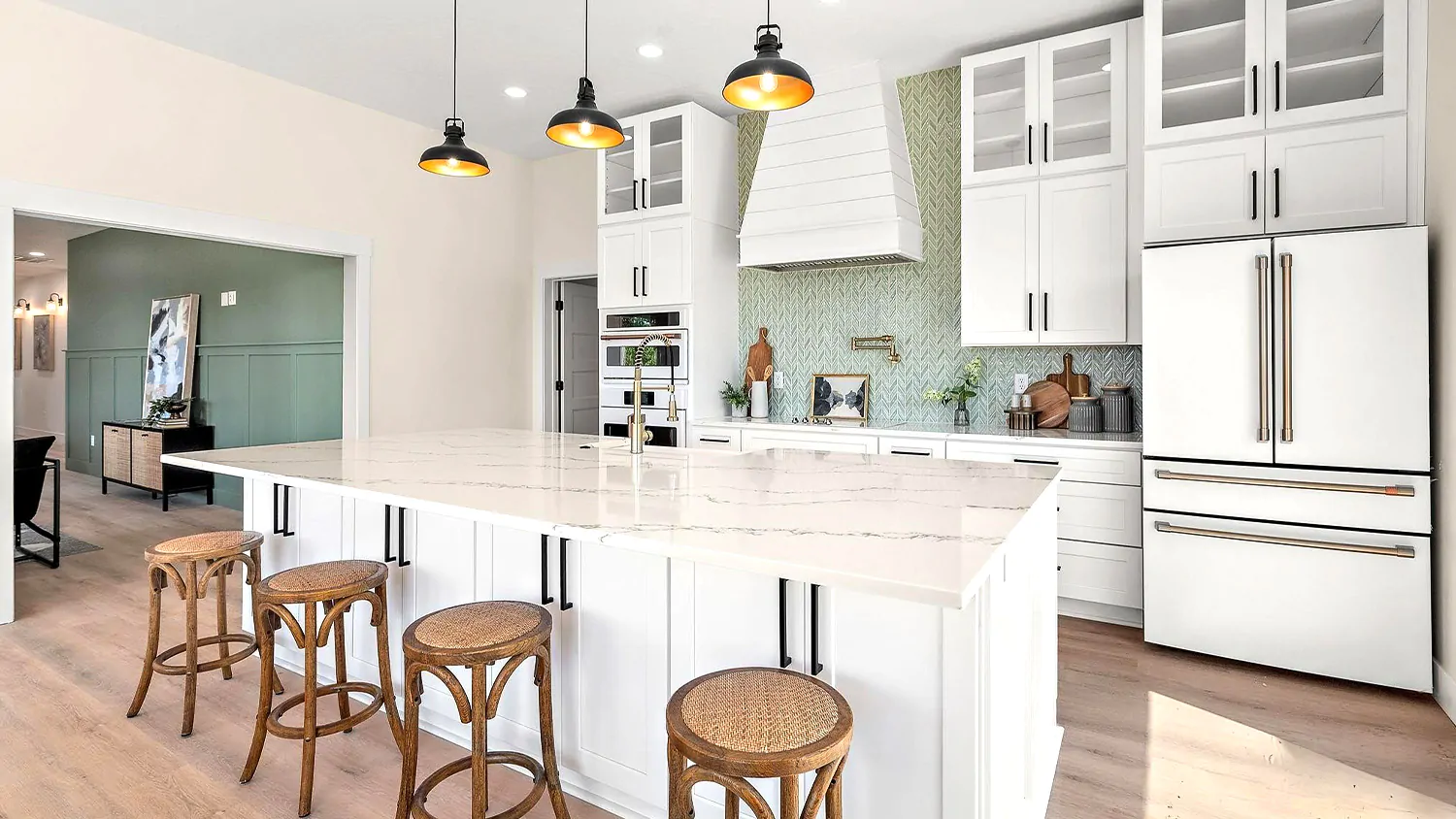 Bright White Shaker cabinet door kitchen design inspiration for South Florida remodeling